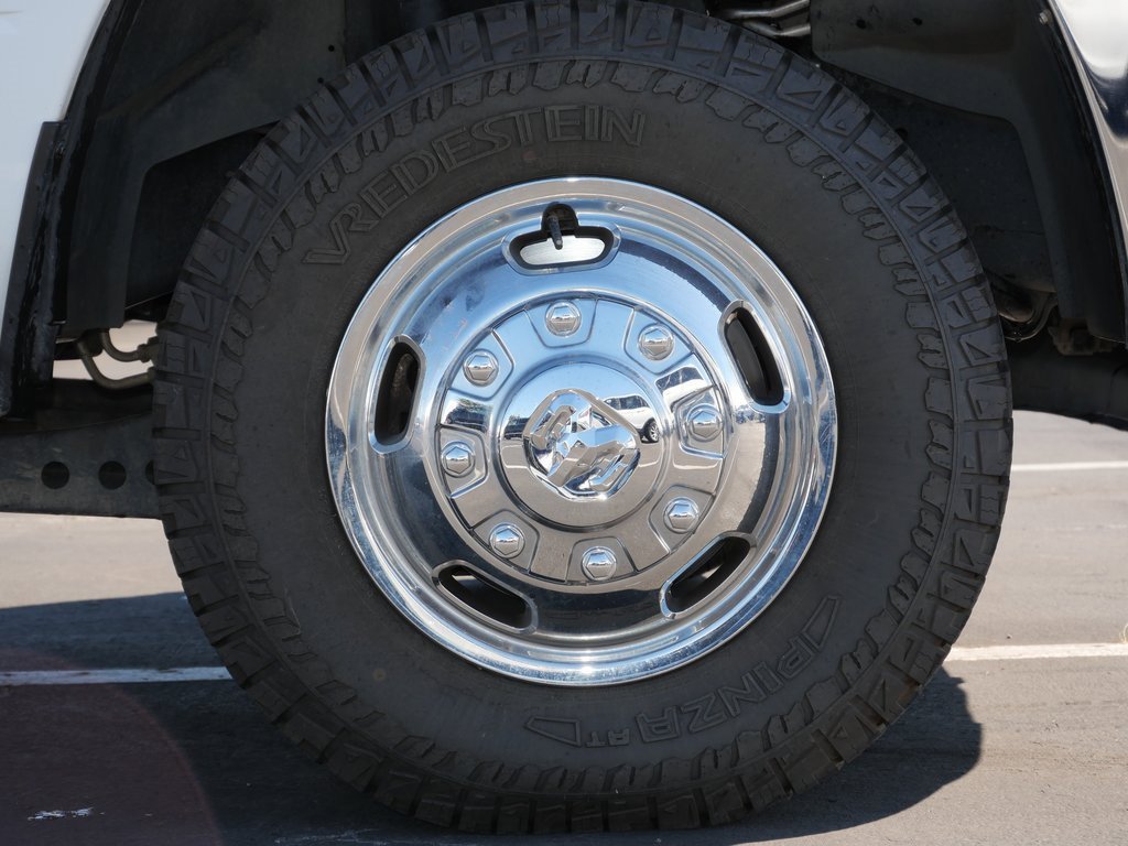 Used 2024 RAM 3500 Tradesman w/ Chrome Appearance Group image 4