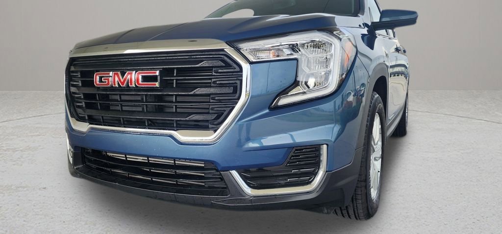 Used 2024 GMC Terrain SLE image 2