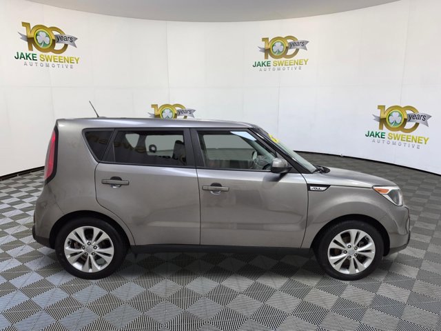 Used 2016 Kia Soul + FWD image 11