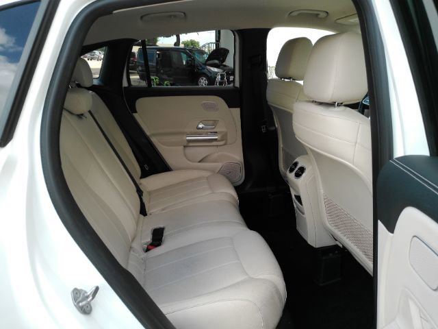 Used 2021 Mercedes-Benz GLA 250 4MATIC w/ Premium Package image 24