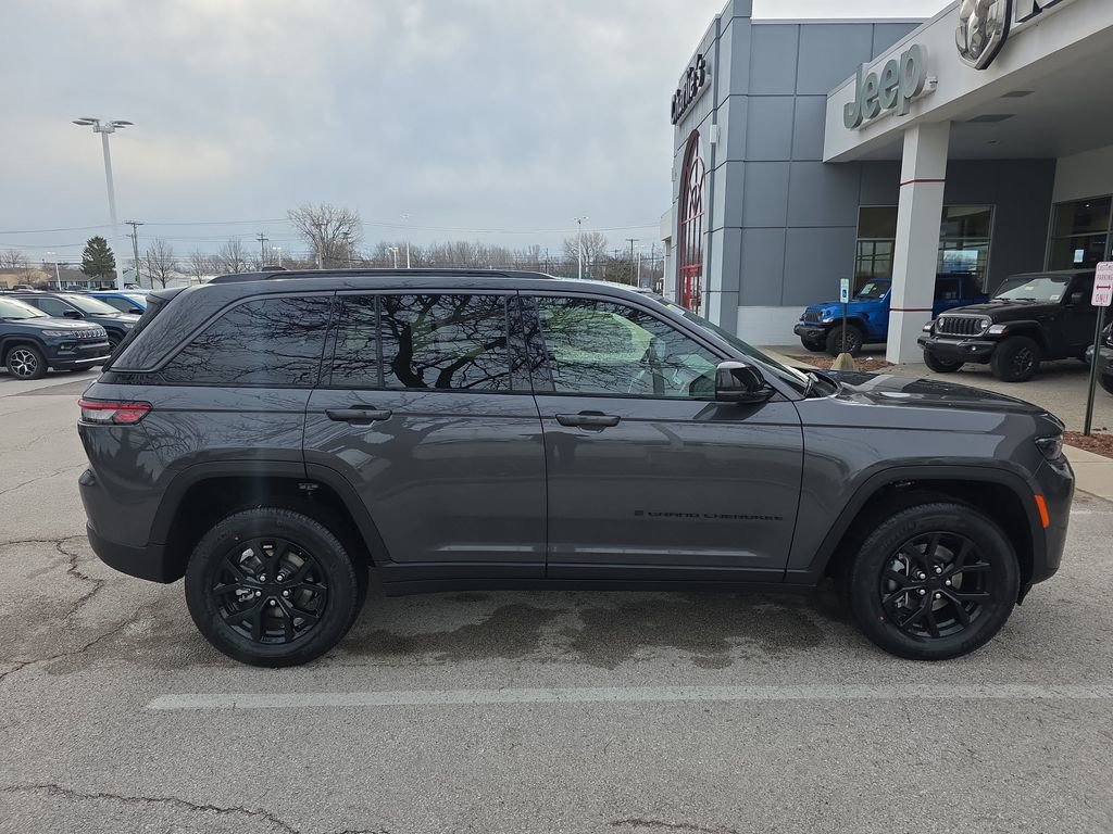 New 2026 Jeep Grand Cherokee Altitude image 6