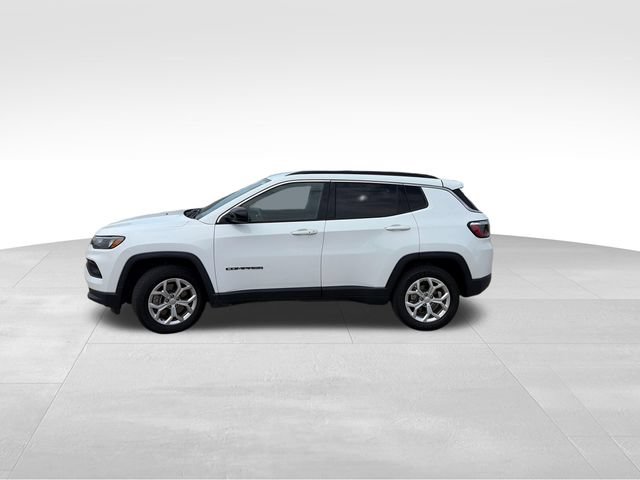 Used 2024 Jeep Compass Latitude AWD/4WD image 3