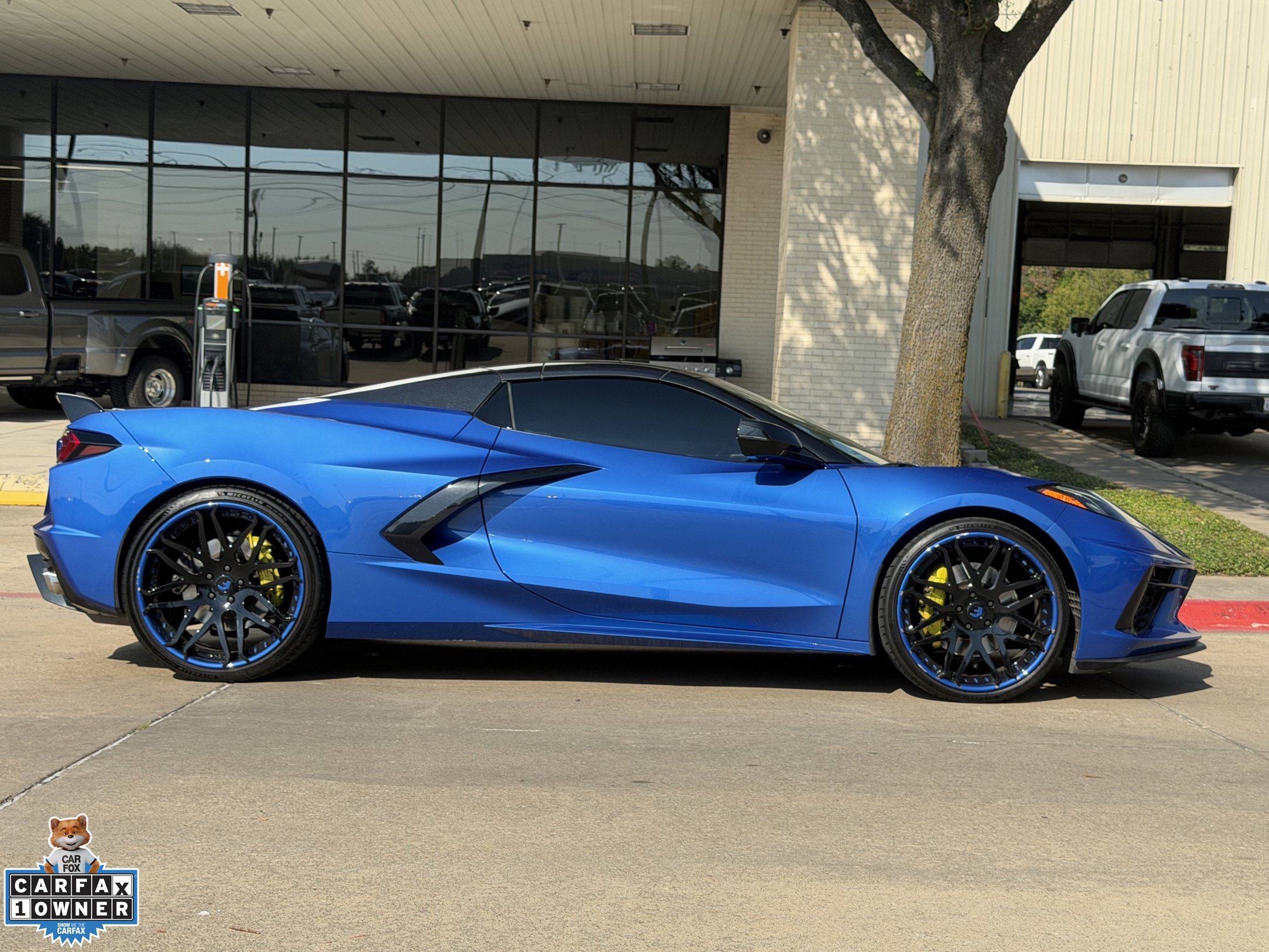 Used 2021 Chevrolet Corvette Stingray Convertible w/ Z51 Performance Package RWD image 3