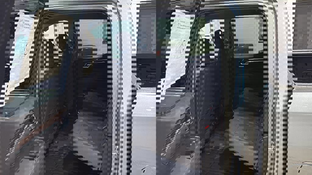 New 2026 GMC Sierra 1500 SLE image 17