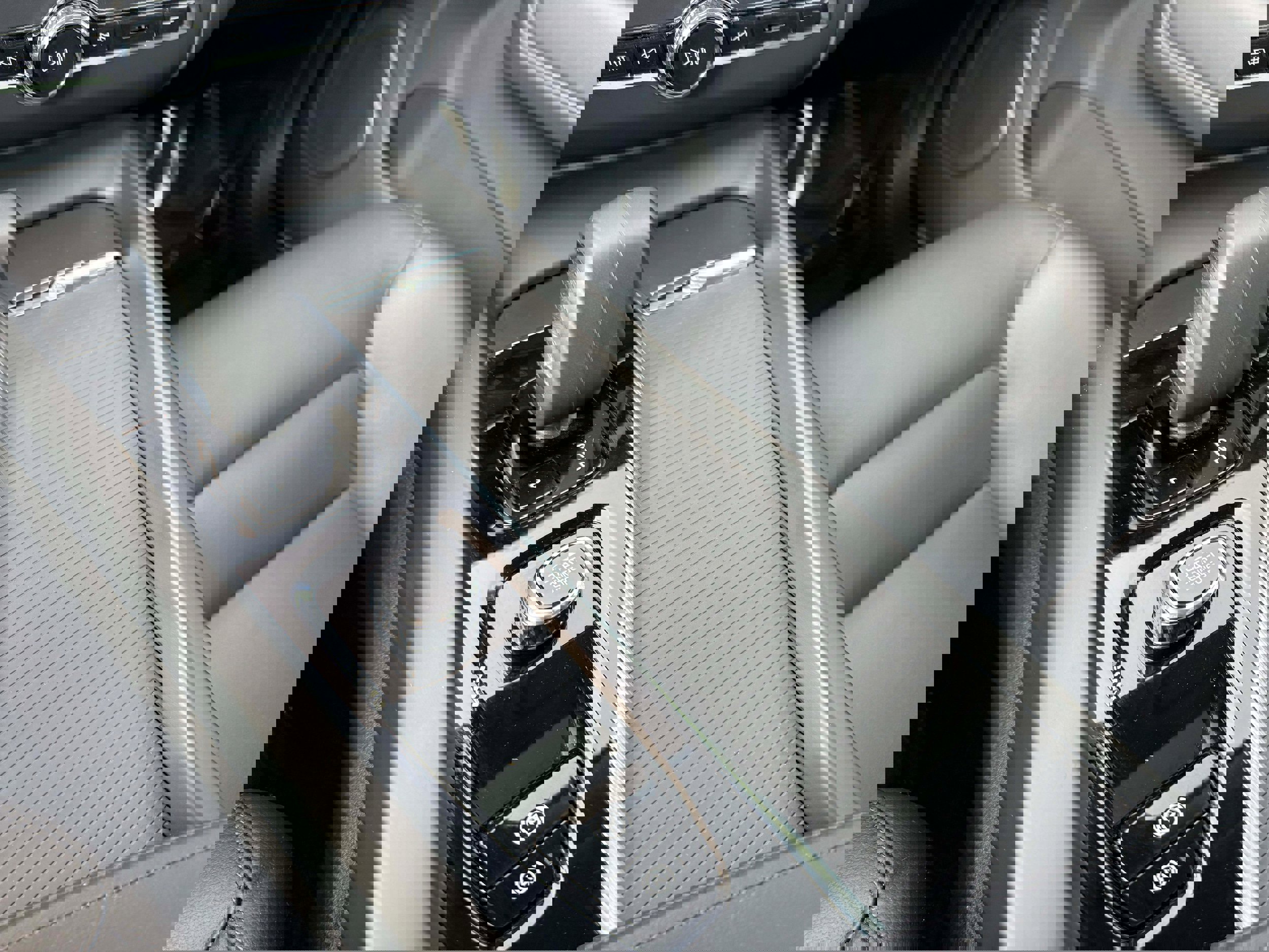 Certified 2025 Volvo XC60 B5 Core image 23