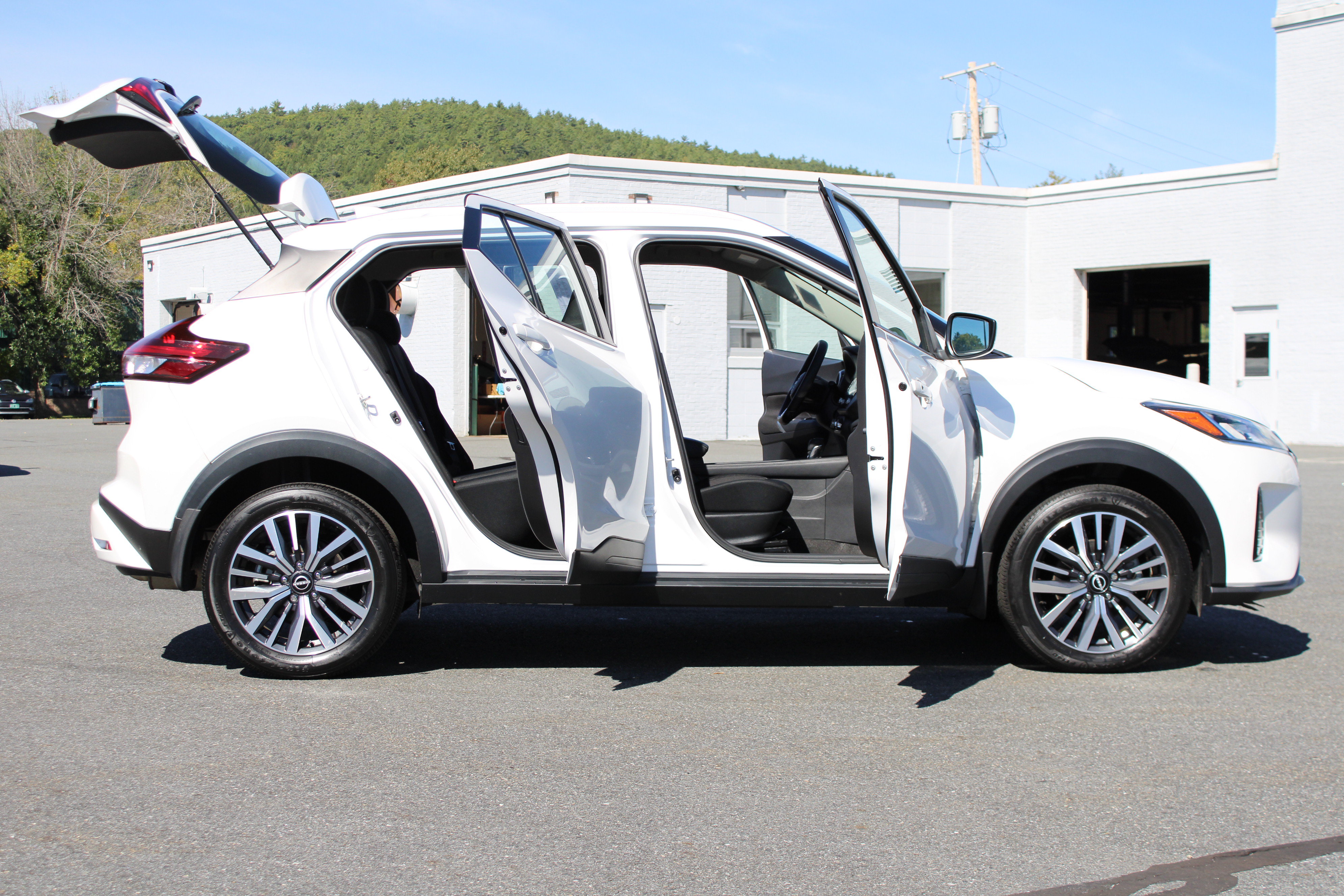 Used 2023 Nissan Kicks SV FWD image 15