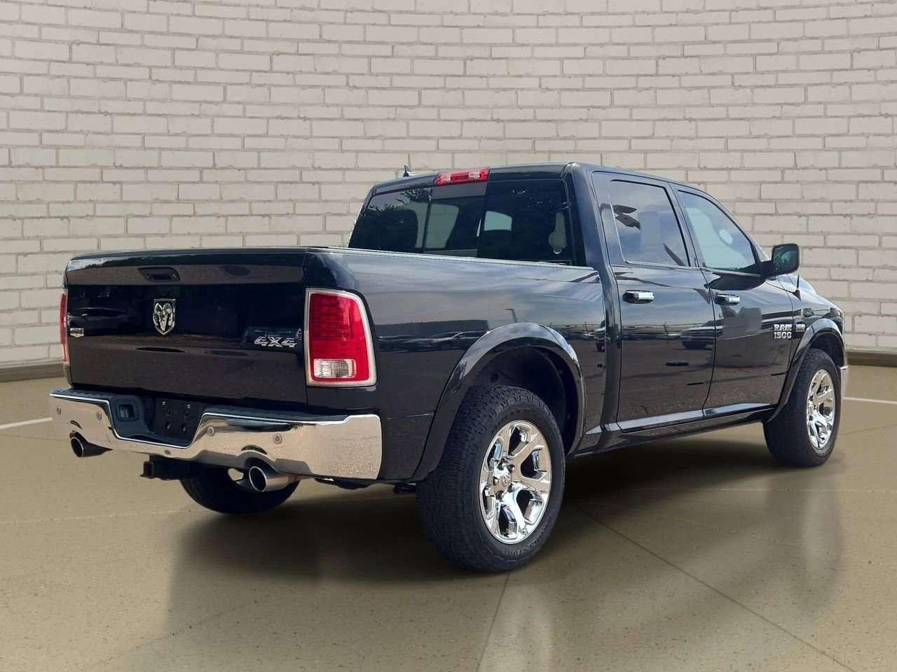 Used 2017 RAM 1500 Laramie w/ Convenience Group image 5