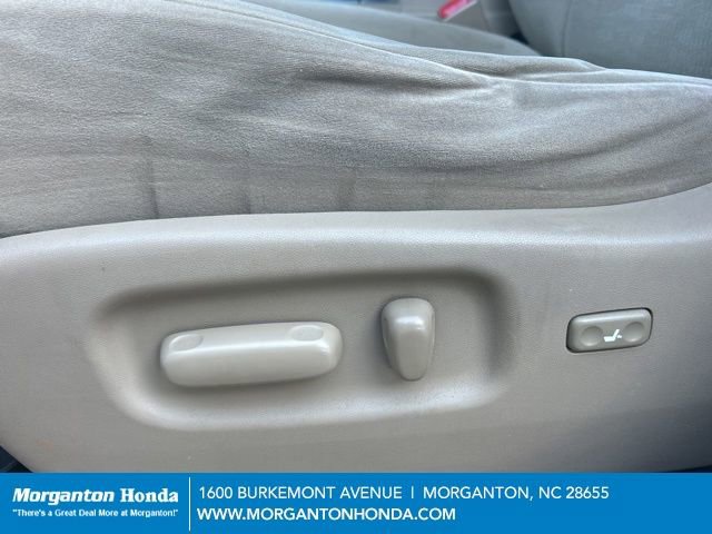 Used 2012 Toyota Highlander FWD w/ Tech Pkg image 16