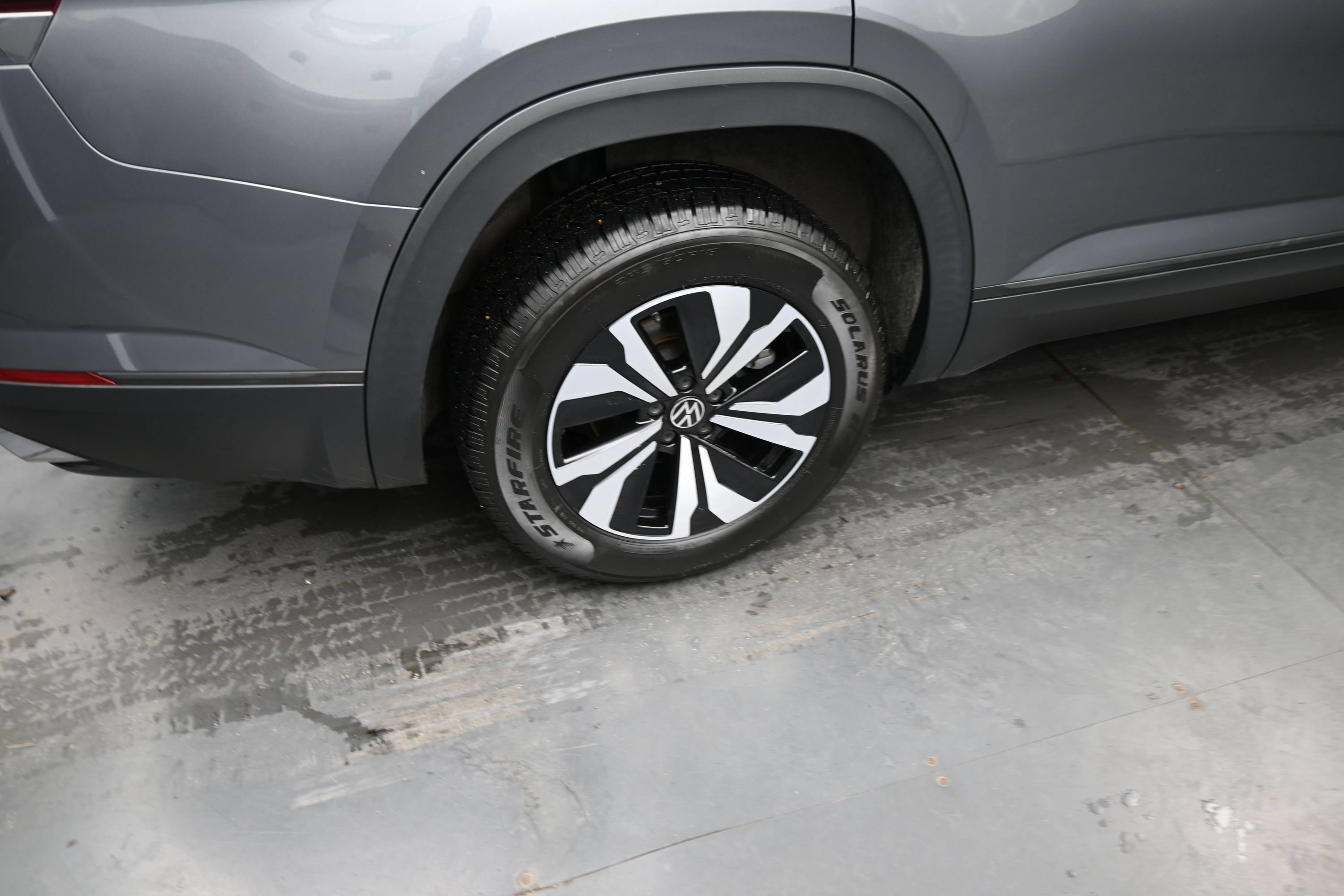 Used 2024 Volkswagen Atlas SE FWD image 26