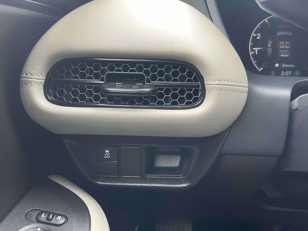 Certified 2025 Honda HR-V LX image 17