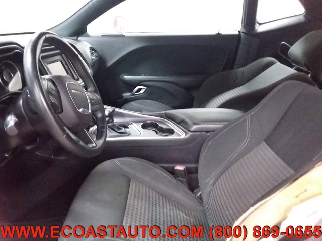 Used 2016 Dodge Challenger SXT image 10