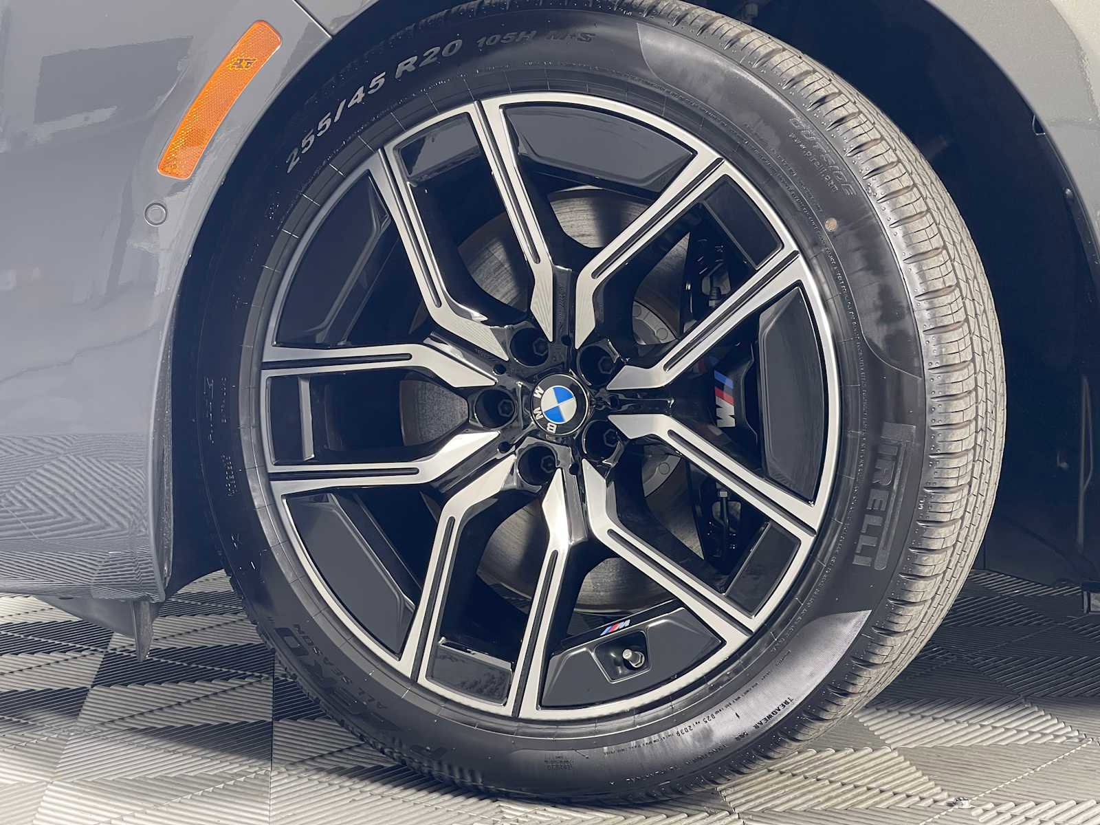 New 2026 BMW i7 xDrive60 w/ Executive Package image 3