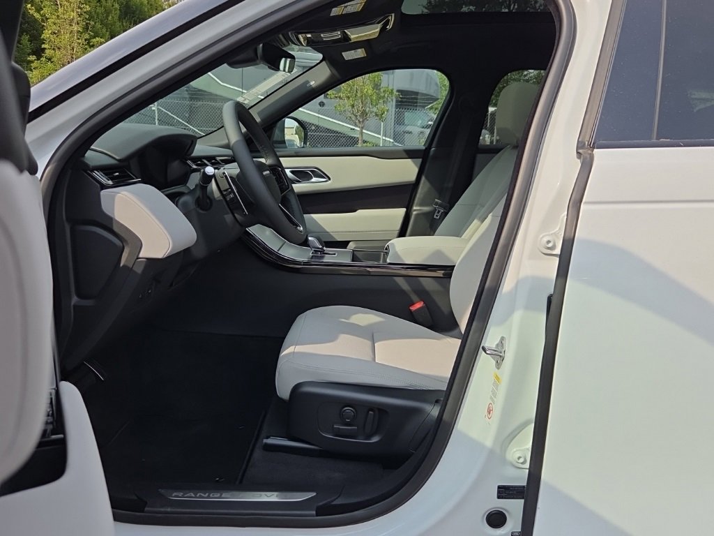 New 2026 Land Rover Range Rover Velar Dynamic SE image 4