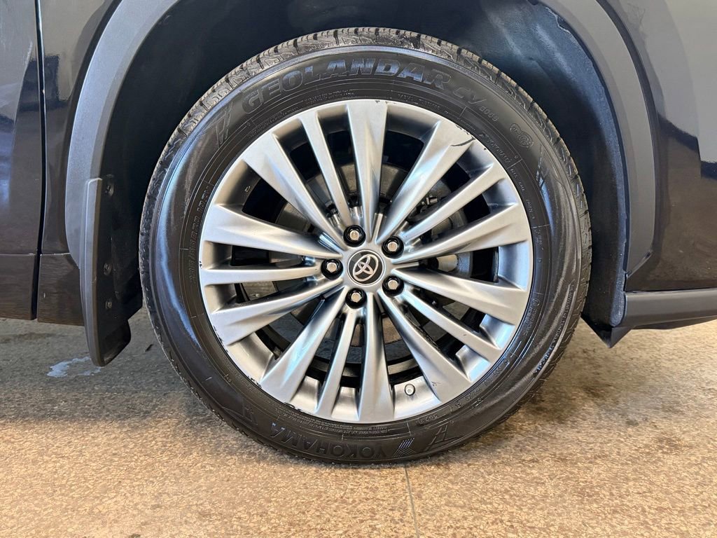 Used 2021 Toyota Highlander Platinum AWD/4WD image 26