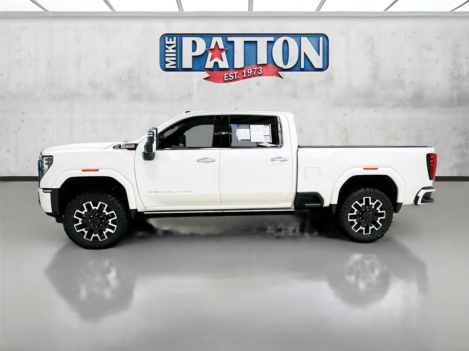 Used 2025 GMC Sierra 2500 Denali w/ Denali Reserve Package image 3