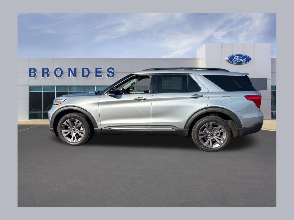 Used 2023 Ford Explorer XLT w/ Equipment Group 202A AWD/4WD image 1