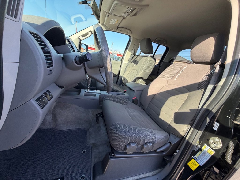 Used 2012 Nissan Frontier SV w/ Sport Appearance Pkg AWD/4WD image 10