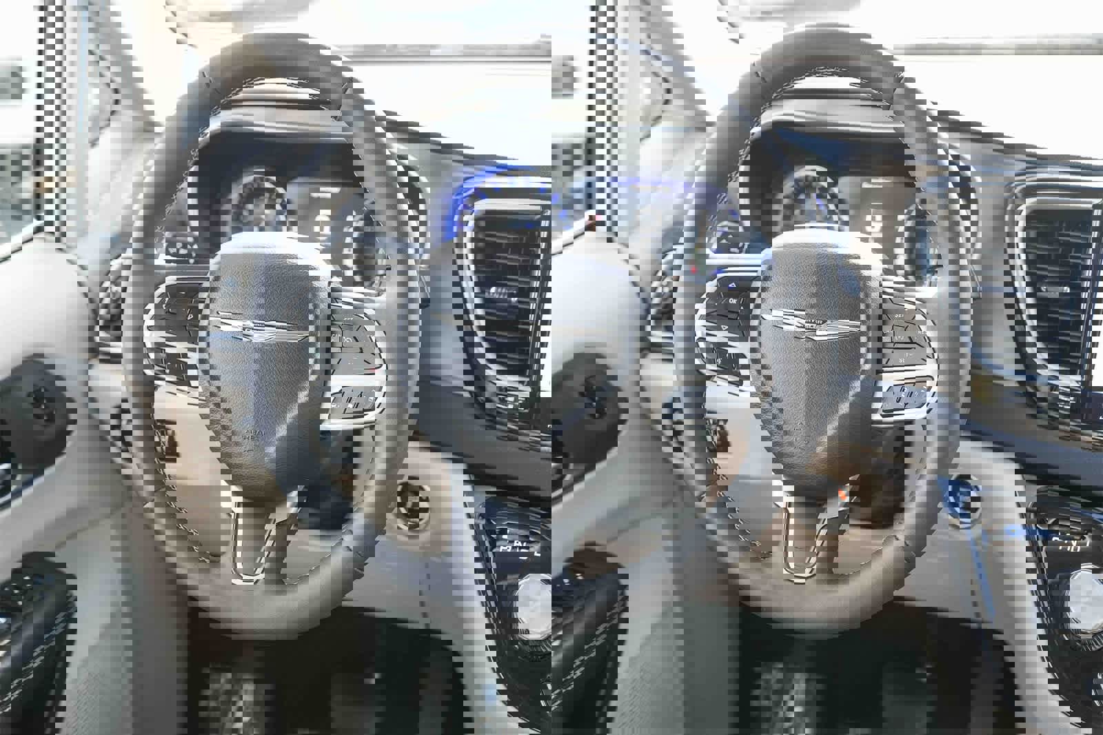 Used 2024 Chrysler Pacifica Touring-L image 14