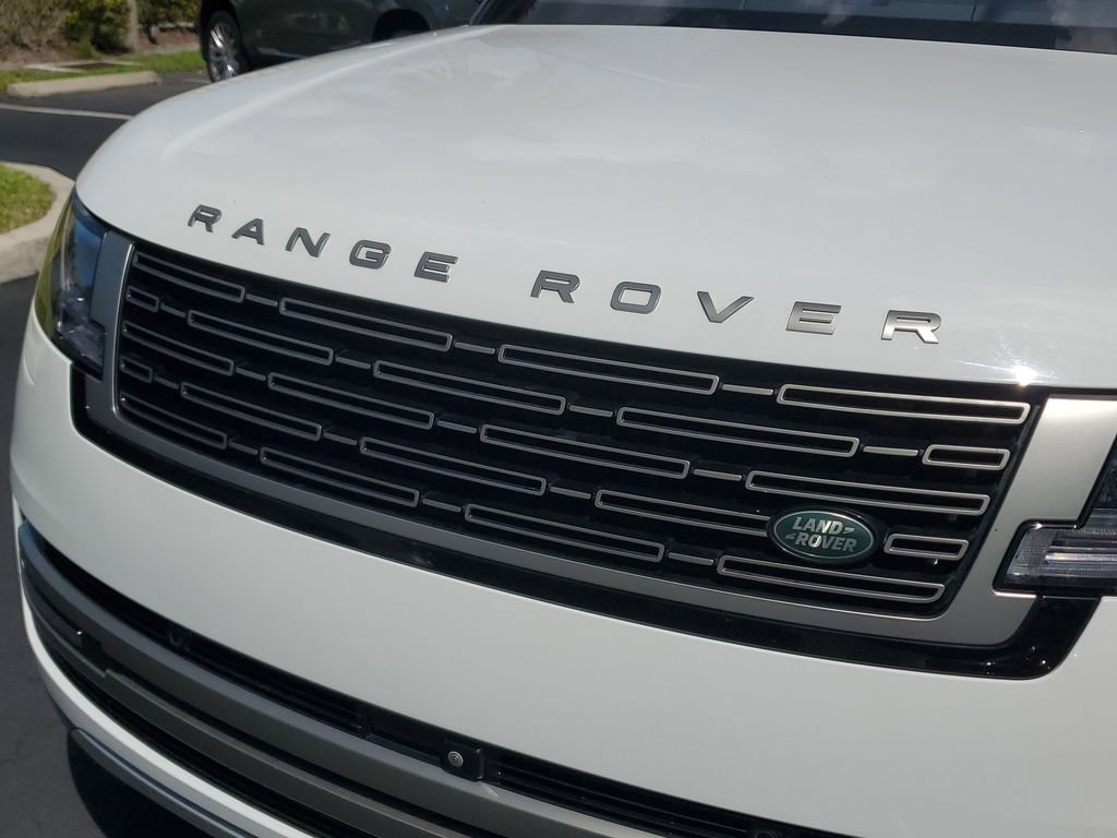 Used 2023 Land Rover Range Rover Long Wheelbase SE image 9