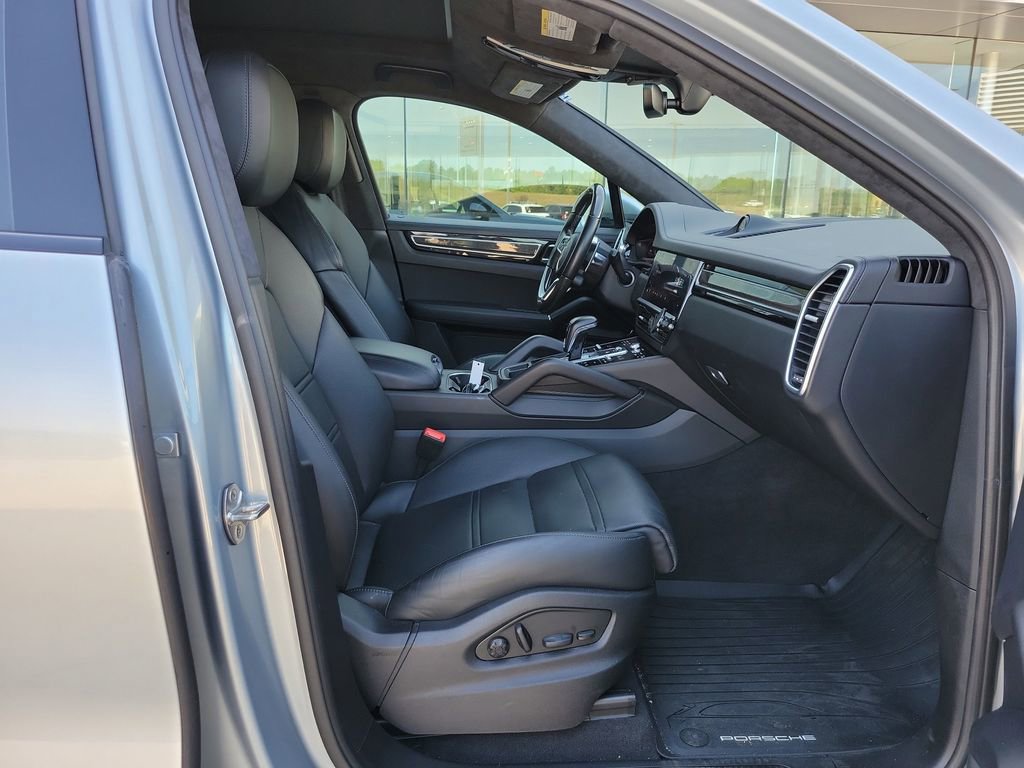 Certified 2022 Porsche Cayenne GTS image 17