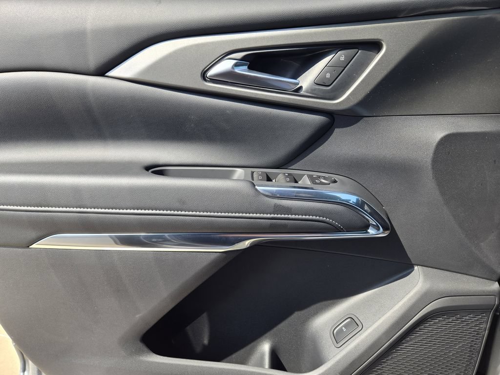 New 2026 Chevrolet Traverse LT w/ Sun and Wheel Package FWD image 17