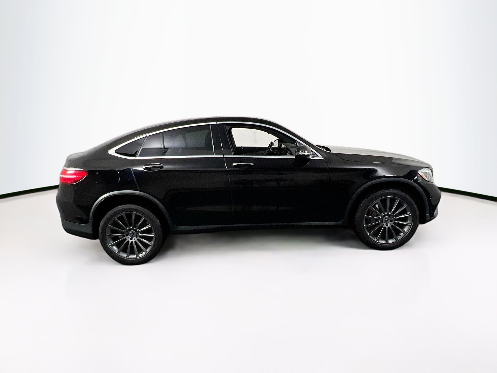 Used 2019 Mercedes-Benz GLC 300 4MATIC Coupe image 4