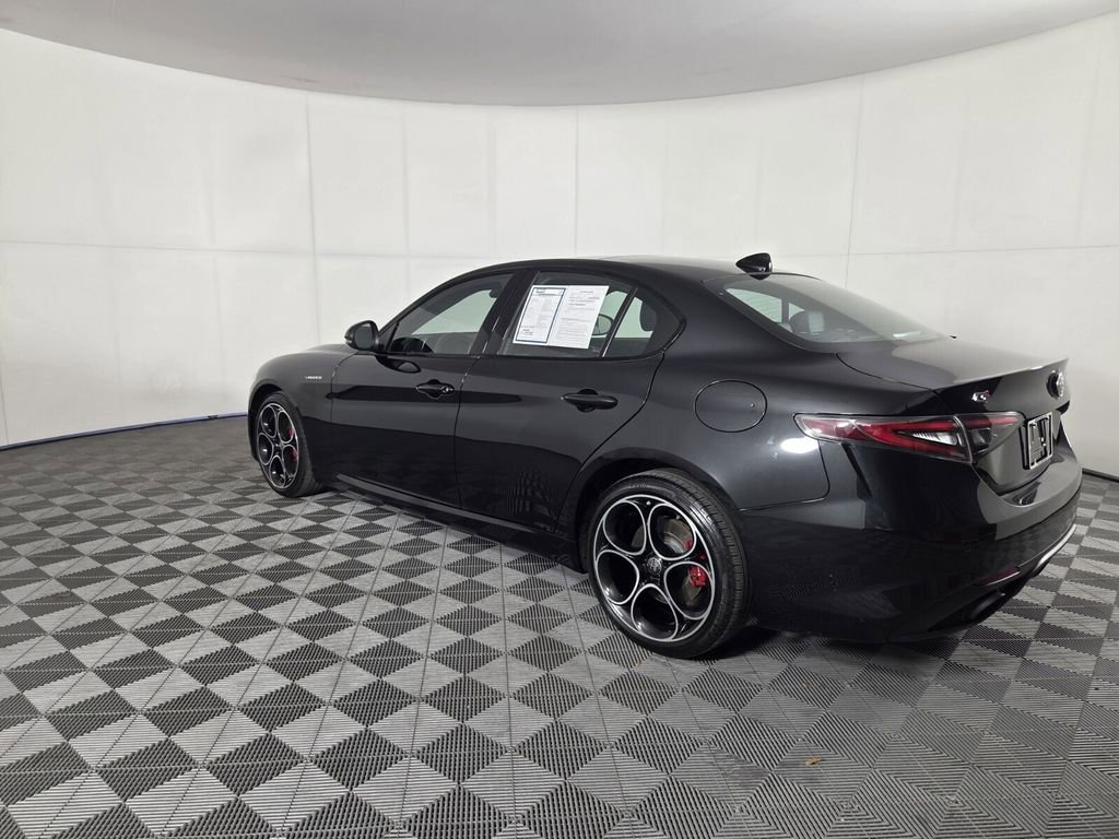 Used 2024 Alfa Romeo Giulia Veloce image 10