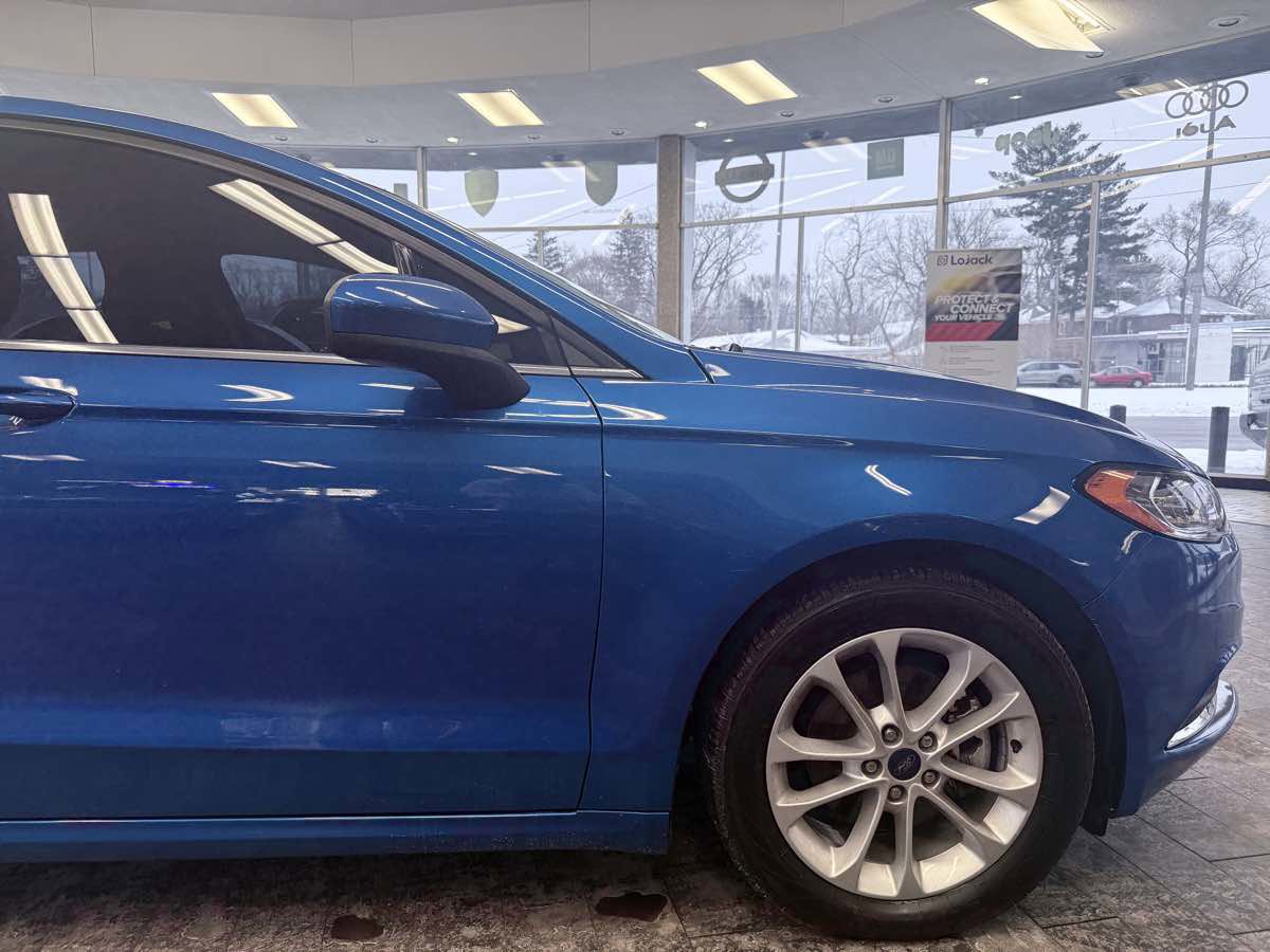 Used 2019 Ford Fusion SE image 4