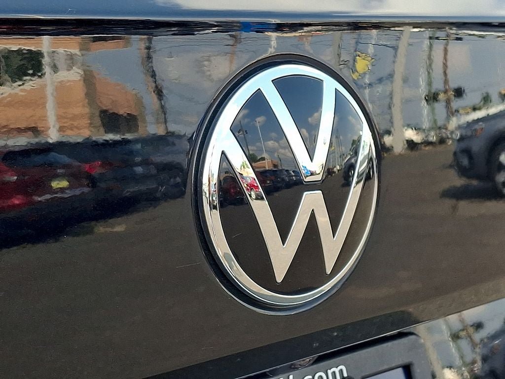 Certified 2023 Volkswagen Taos SE w/ Panoramic Sunroof Package AWD/4WD image 29