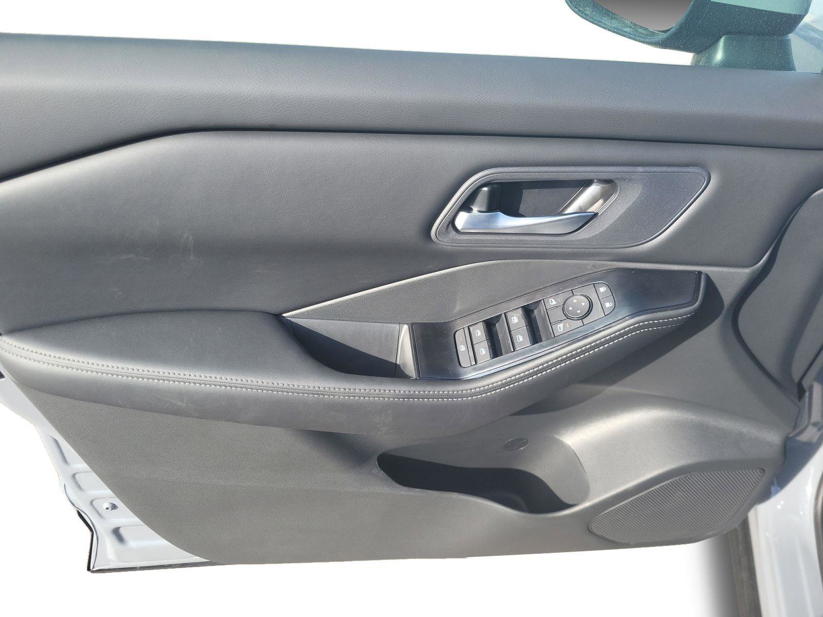 New 2026 Nissan Rogue SV image 9
