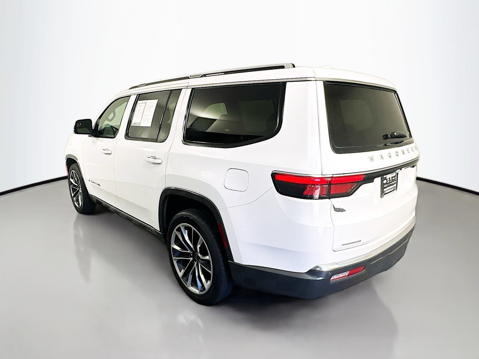 Used 2022 Jeep Wagoneer Series III w/ Premium Group I AWD/4WD image 5