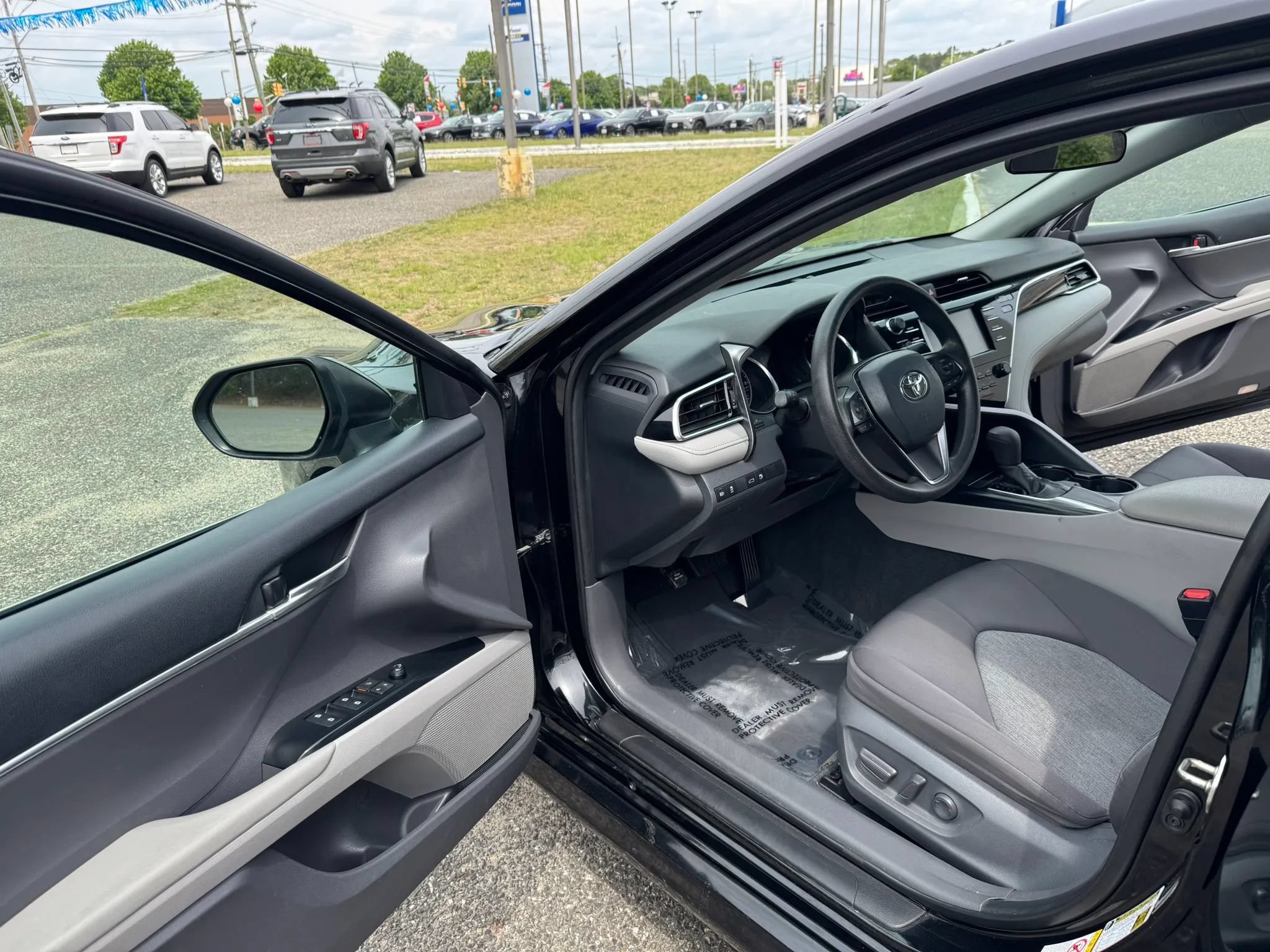 Used 2018 Toyota Camry LE FWD image 10