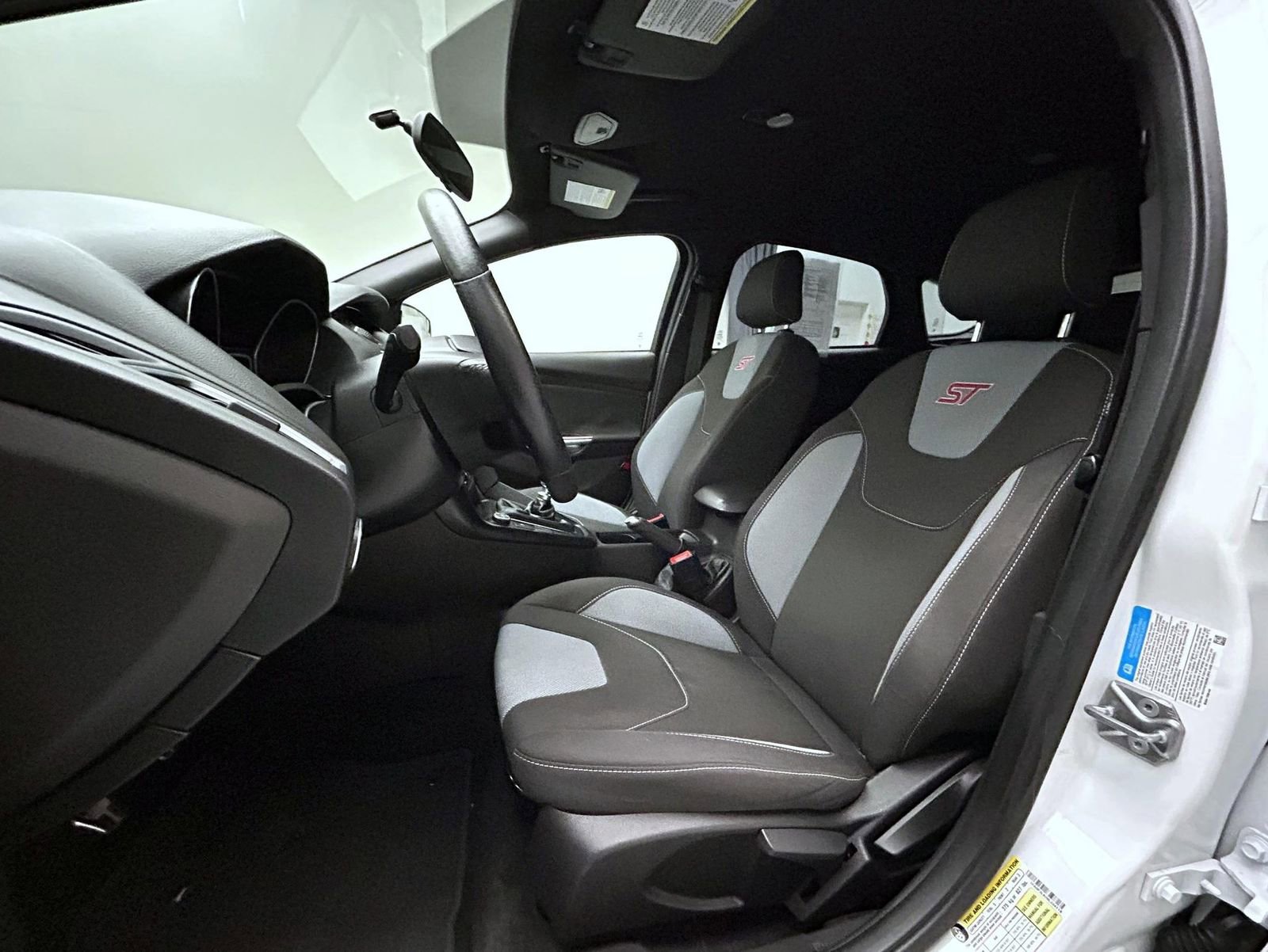 Used 2017 Ford Focus ST image 10