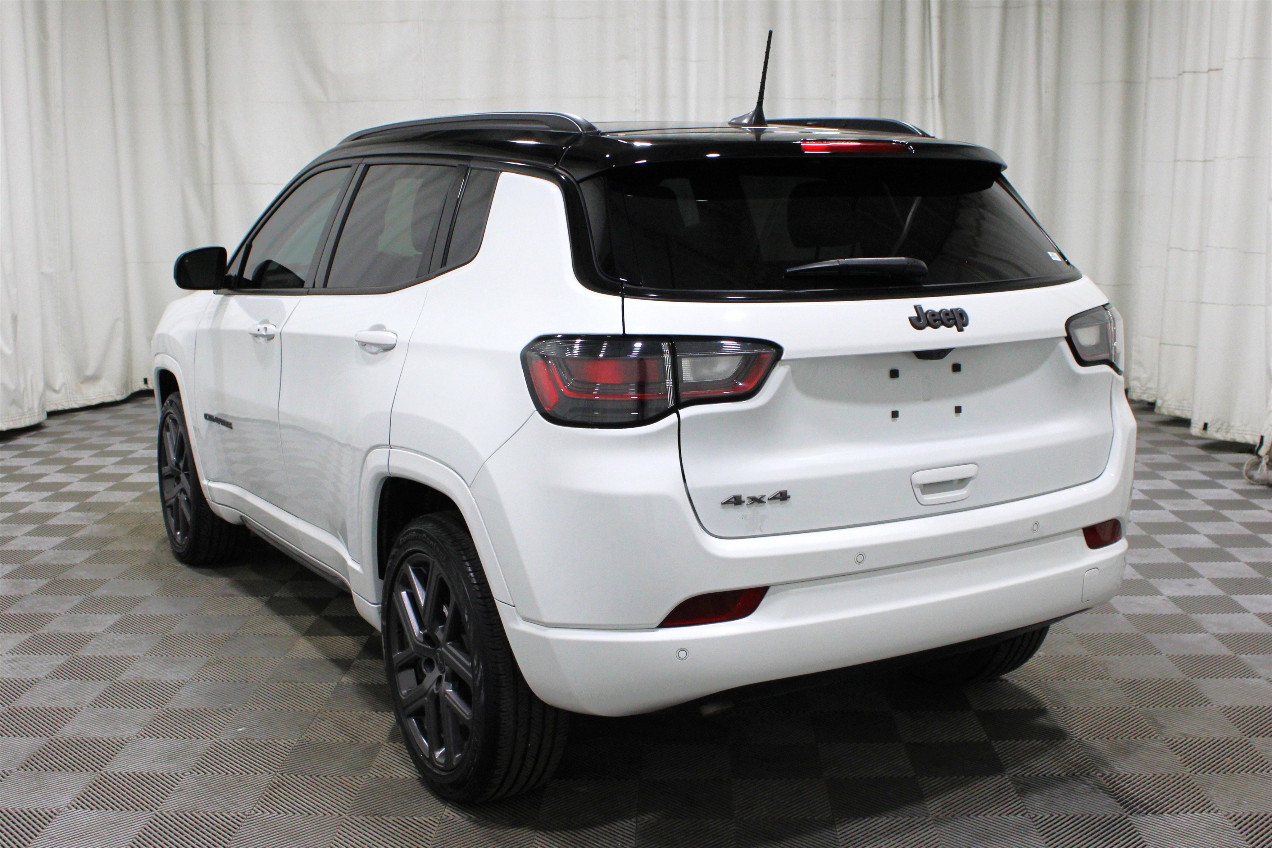 Used 2025 Jeep Compass Limited w/ High Altitude Package image 31