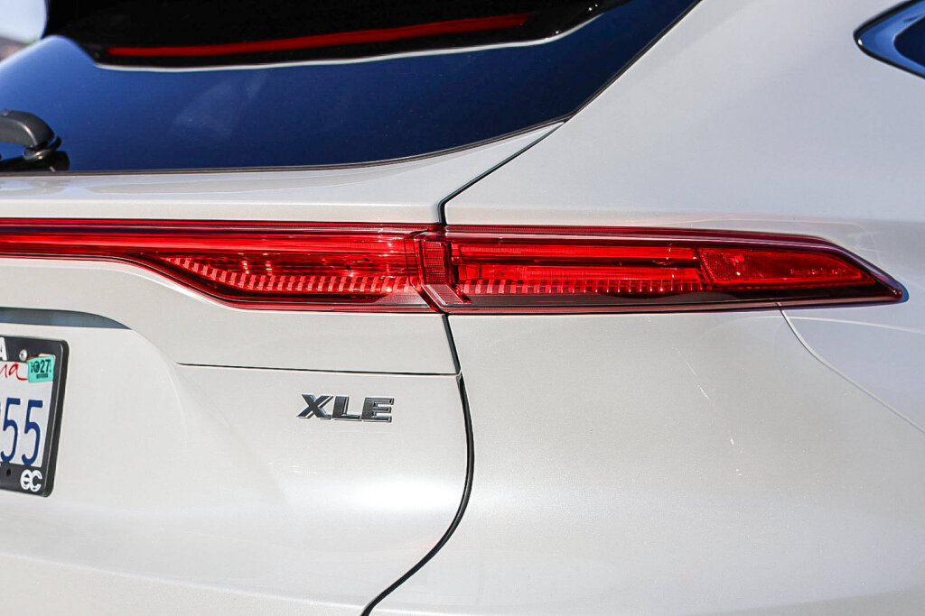 Certified 2023 Toyota Venza XLE AWD/4WD image 25