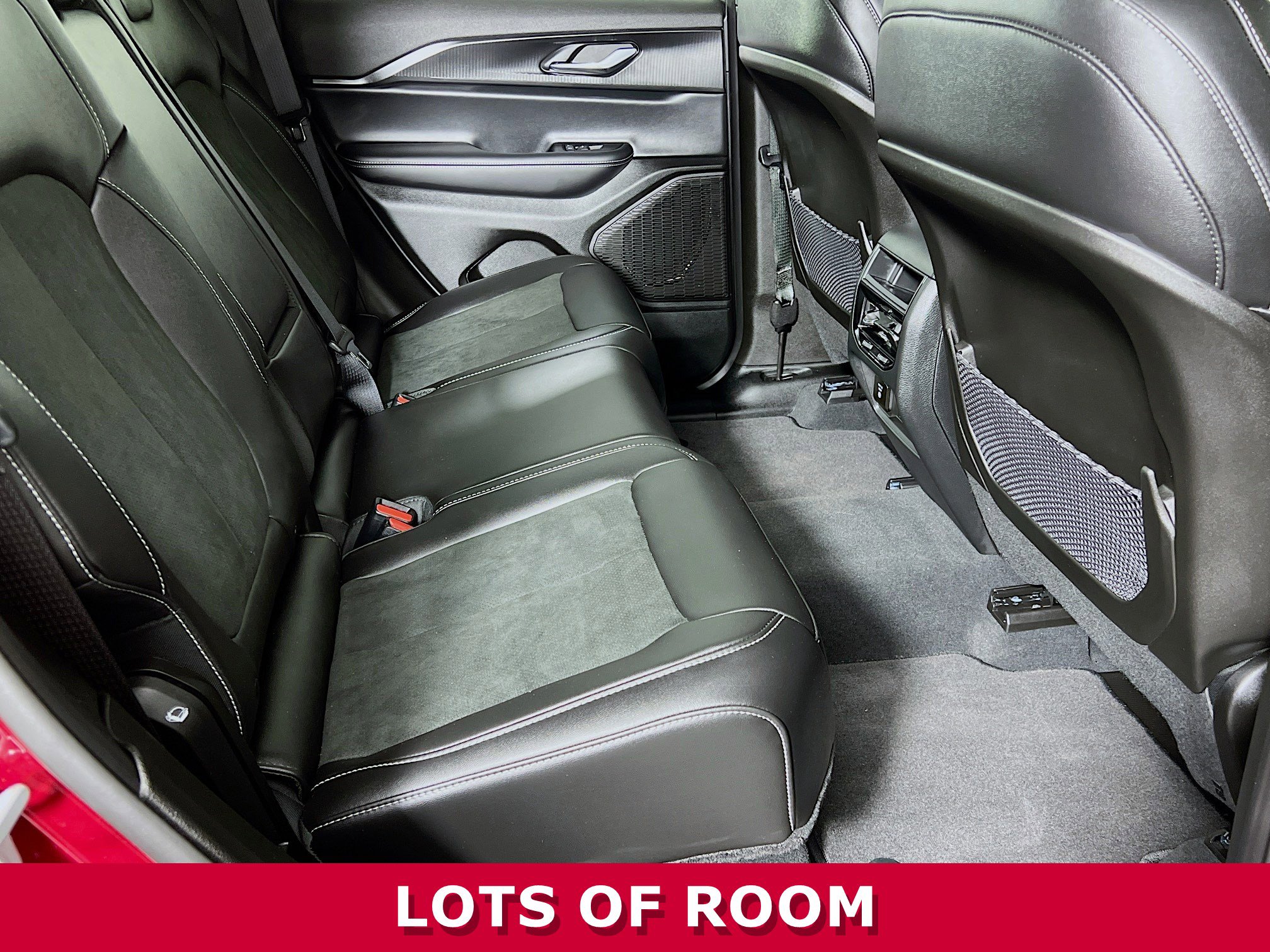 Used 2025 Jeep Grand Cherokee Altitude image 23