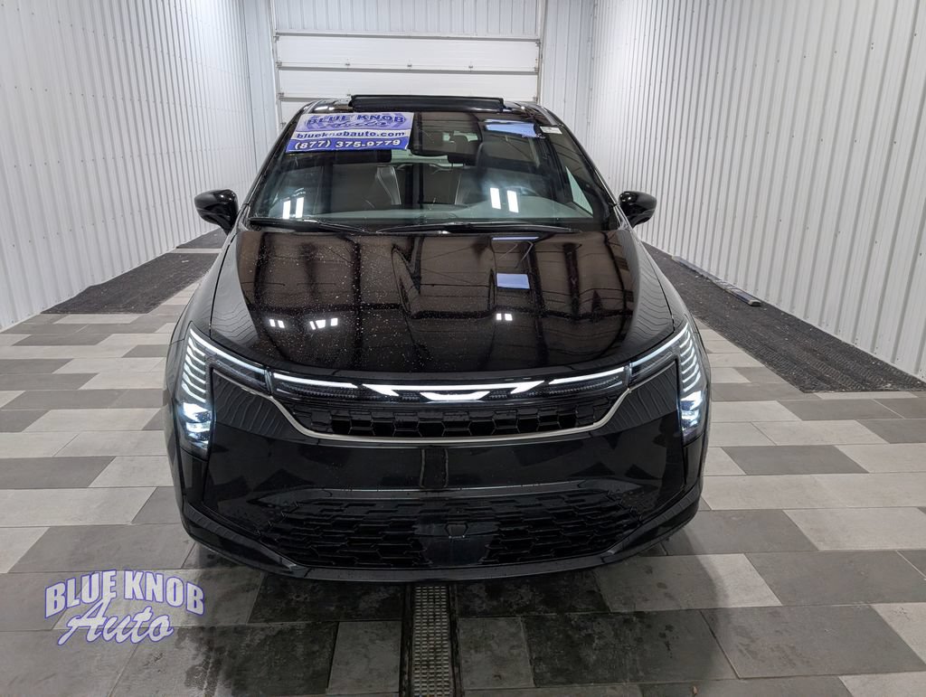 Used 2027 Chrysler Pacifica Limited FWD image 6