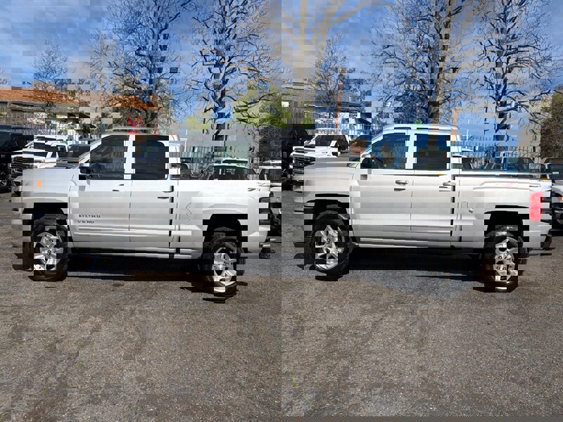 Used 2018 Chevrolet Silverado 1500 LT w/ All Star Edition AWD/4WD image 11