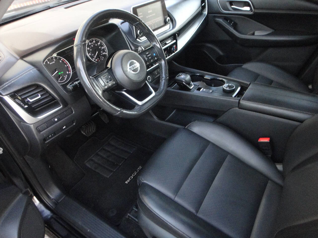 Used 2021 Nissan Rogue SV w/ Premium Package image 7