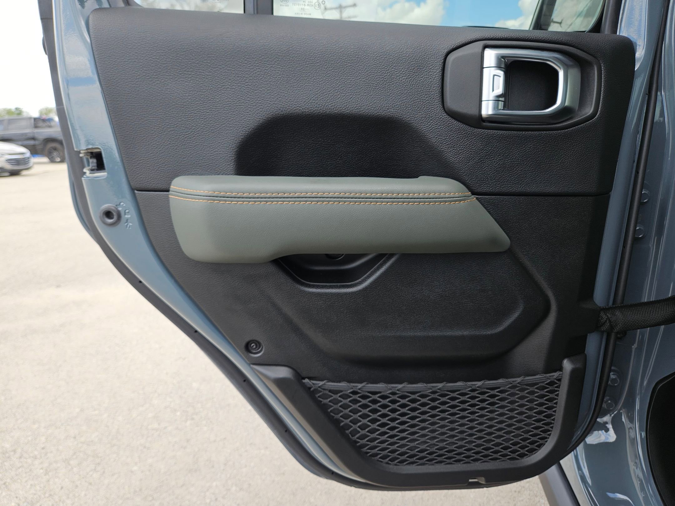 Certified 2024 Jeep Gladiator Mojave w/ Technology Group image 15