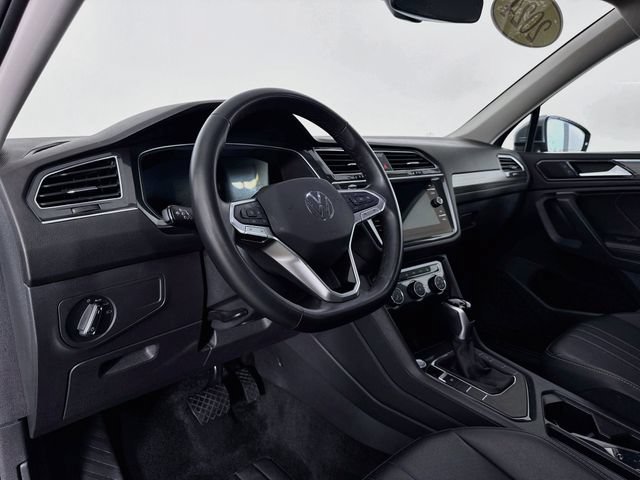 Used 2024 Volkswagen Tiguan SE FWD image 9