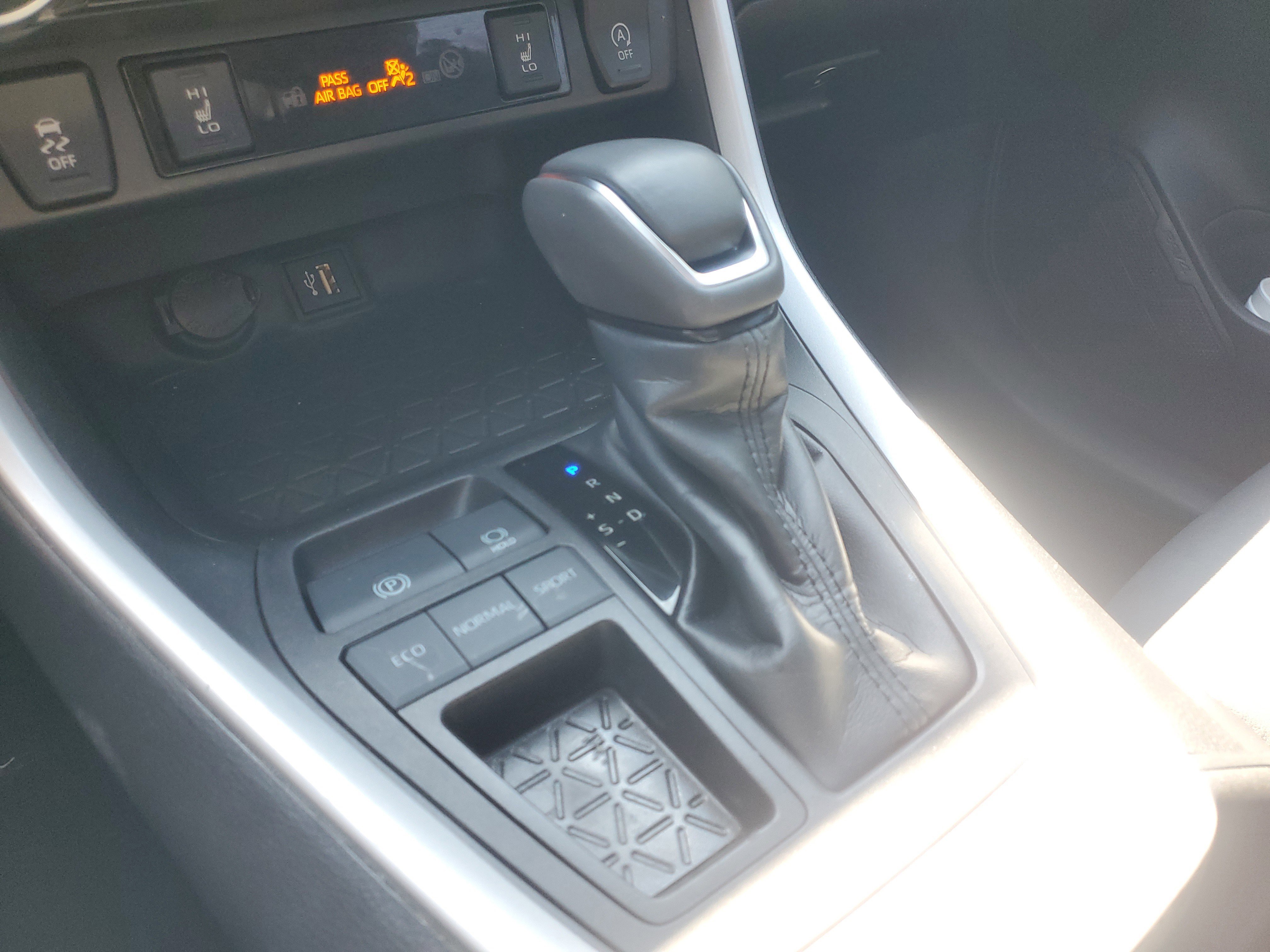 Used 2023 Toyota RAV4 XLE Premium image 34