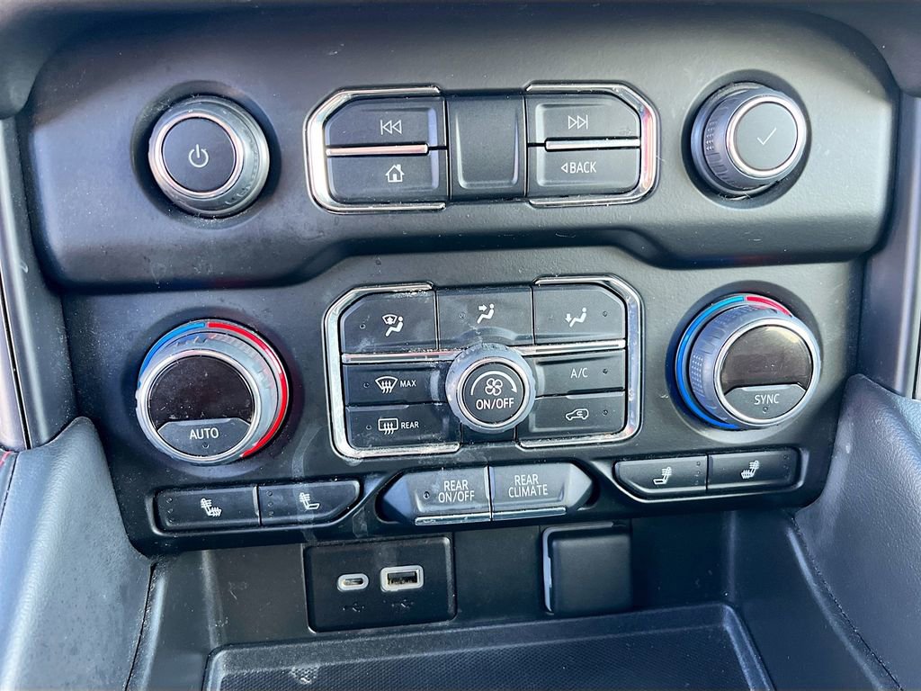 Used 2022 Chevrolet Suburban RST w/ Luxury Package AWD/4WD image 15