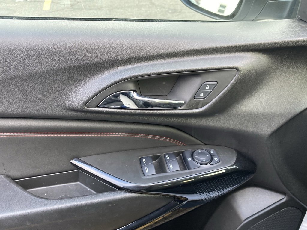 Used 2025 Chevrolet Trax RS w/ Sunroof Package image 21