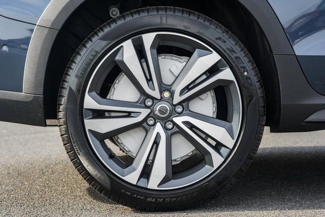 New 2026 Volvo V60 B5 Cross Country Plus w/ Protection Package Premier image 17