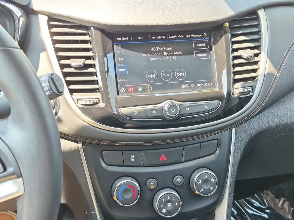 Used 2020 Chevrolet Trax LT w/ LT Convenience Package FWD image 13