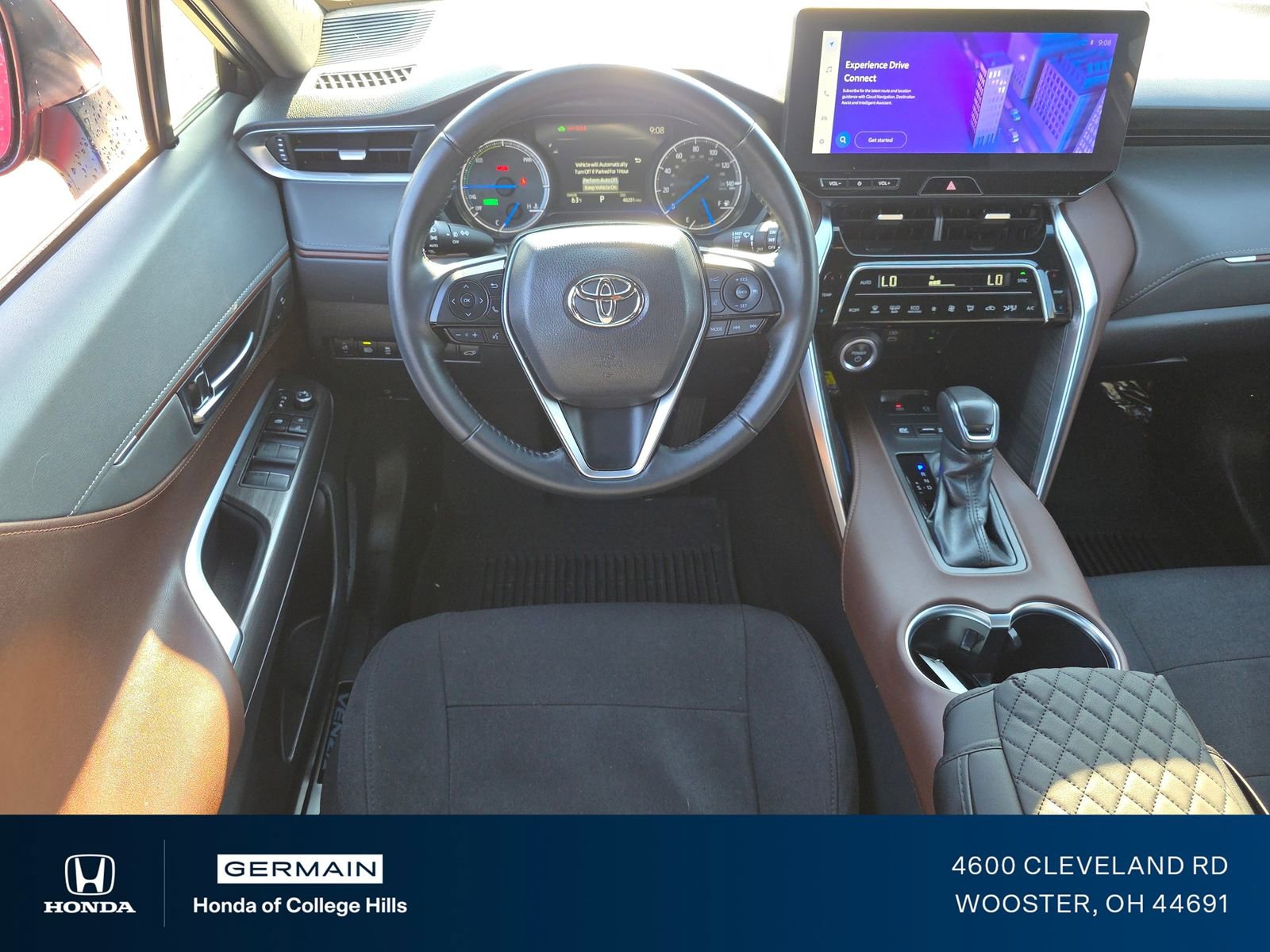 Used 2024 Toyota Venza XLE AWD/4WD image 3