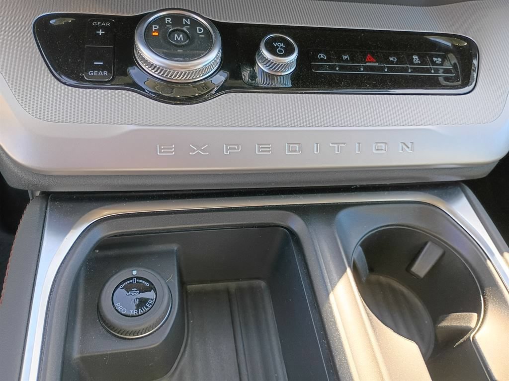 Used 2025 Ford Expedition Max Active RWD image 14