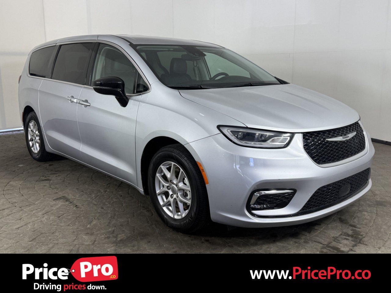 Used 2024 Chrysler Pacifica Touring-L