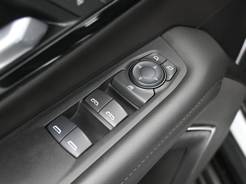 Used 2025 Chevrolet Suburban LT image 18